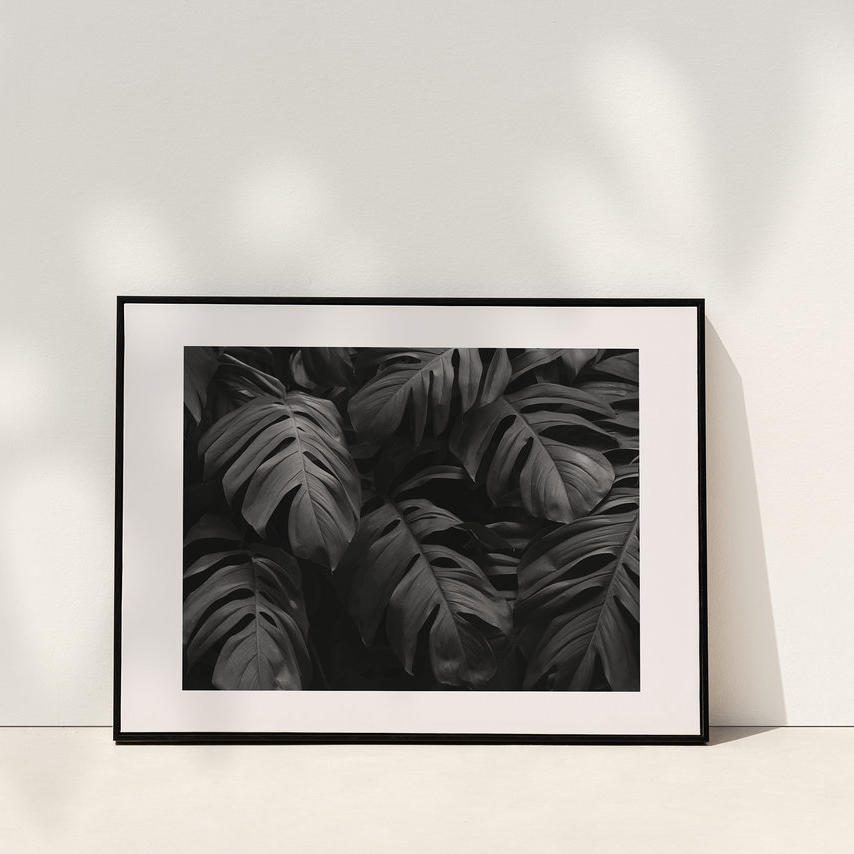 简约白色背景墙和黑色边框画框黑色相框样机